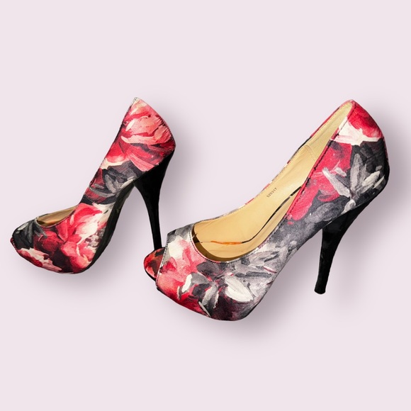 Charlotte Russe Floral Platform Heels with Peep Toe - Picture 4 of 7